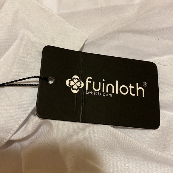 Women’s White button down New! -Never Worn. - Picture 2 of 4